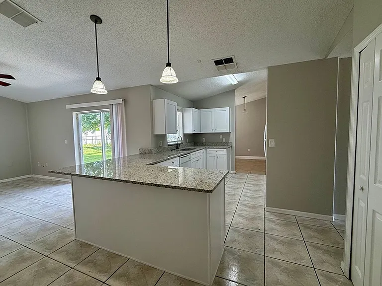 305 Colonade Ct — Photo 5