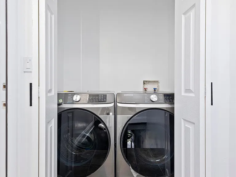 736 Halsey St #3 — Photo 9