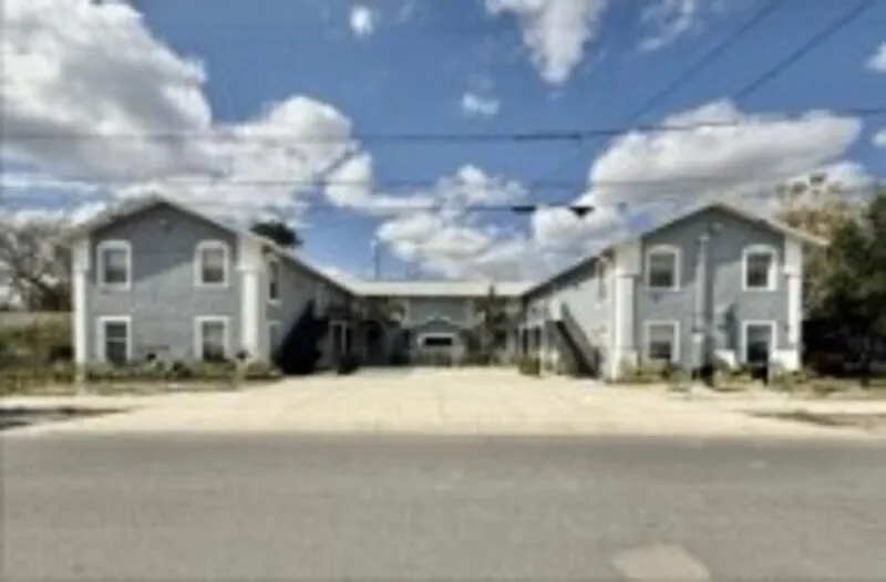 3 bed, 2.0 bath, 977 sqft, $1,050 — Photo 2
