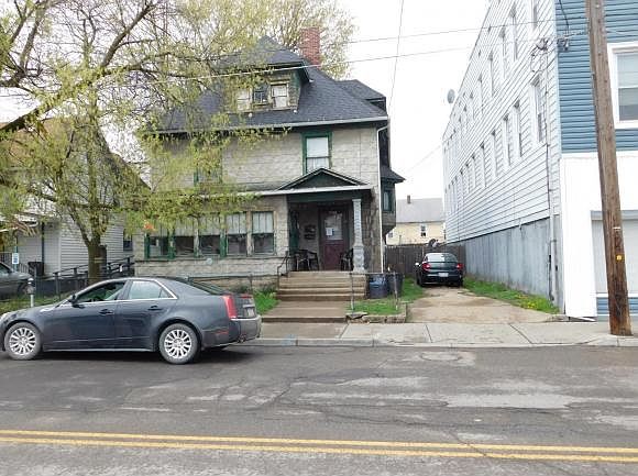1st image of 20 Willow St