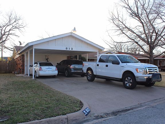 2nd image of 812 Bridle Ave