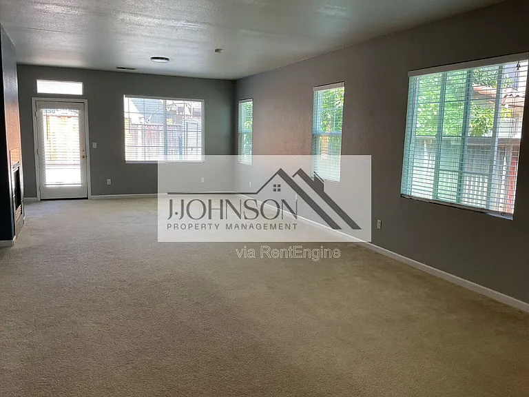 4343 Middlefield Dr — Photo 2
