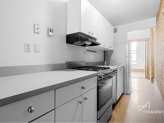 5th image of 251 W 122nd St APT 4