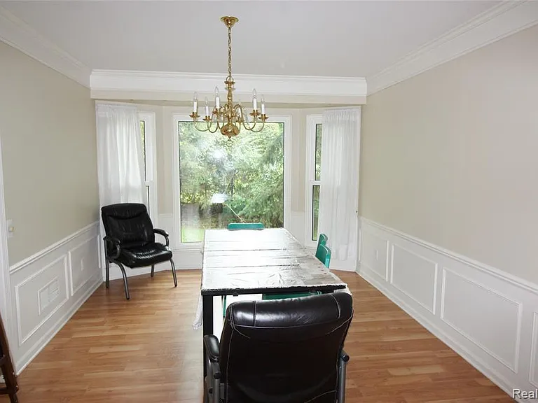 193 Saxon Ct — Photo 8