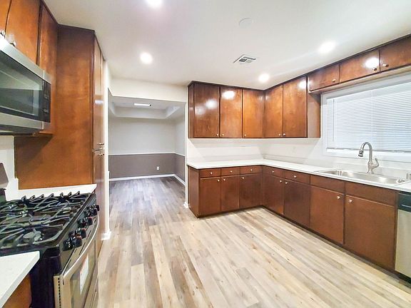 3rd image of 4311 N Stanton St