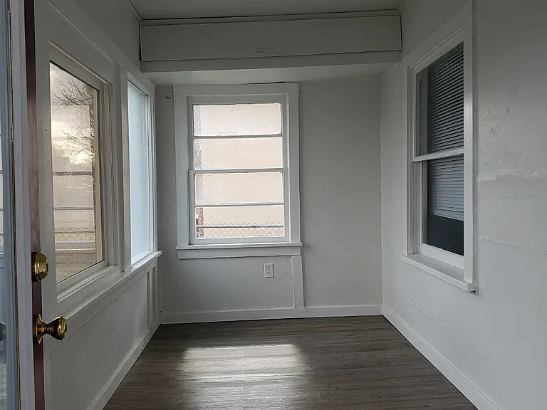 422 3rd Ave E #1 — Photo 2
