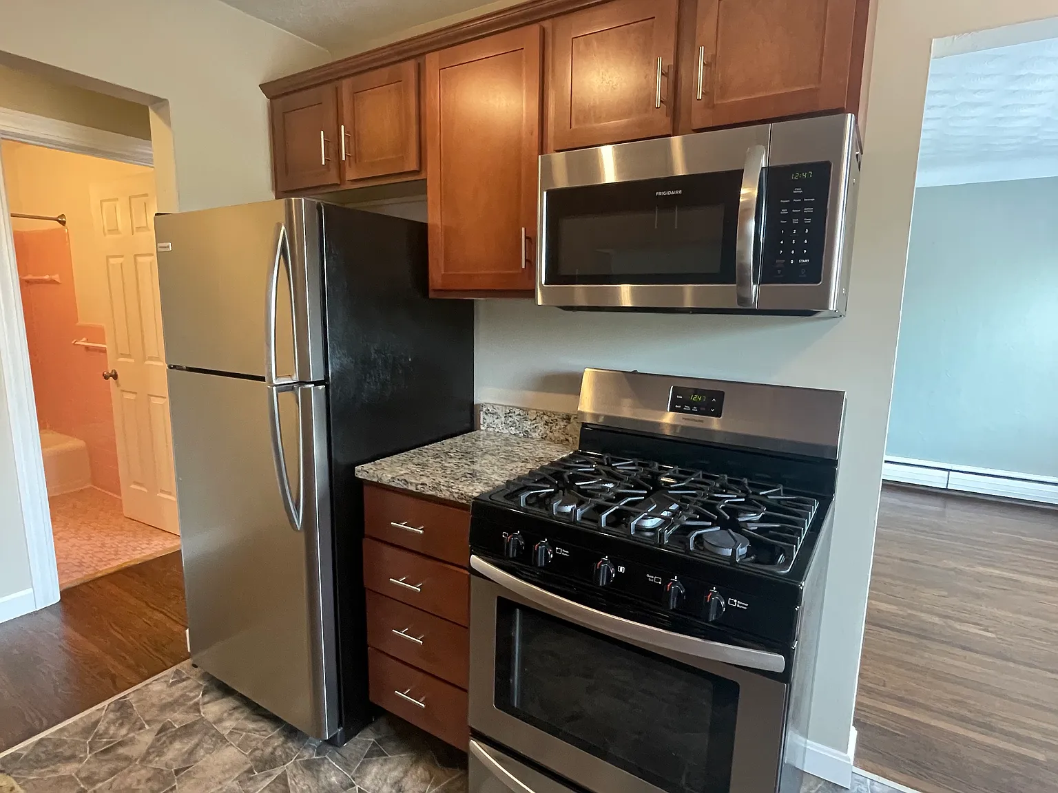 2 bed, 750 sqft, $1,400 — Photo 3