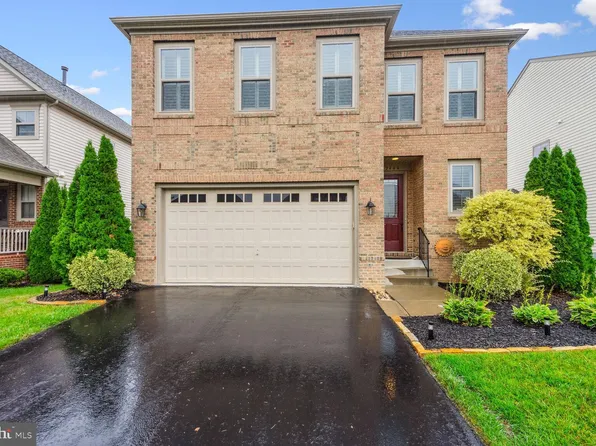 42444 Leeds Field Dr, Chantilly, VA 20152