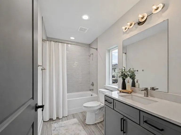 Noble Townhomes — Photo 14
