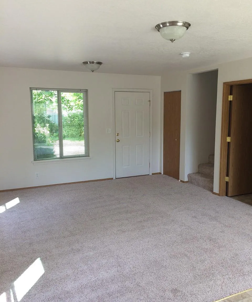 3 bed, 1.5 bath, 1157 sqft, $1,825 — Photo 4