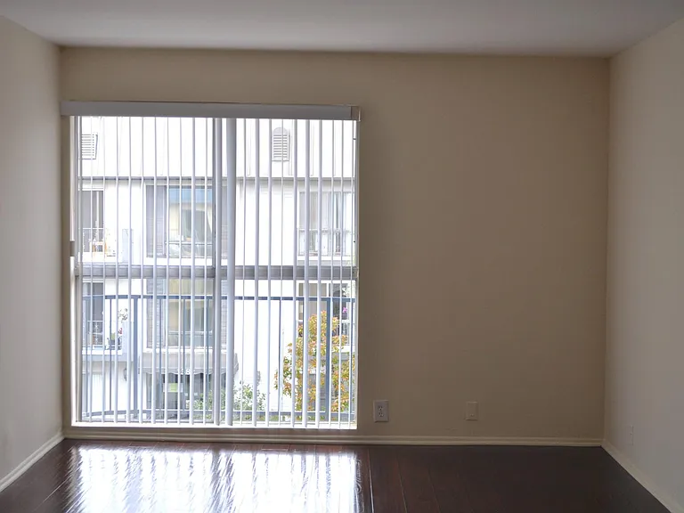 1385 Kelton Ave — Photo 4