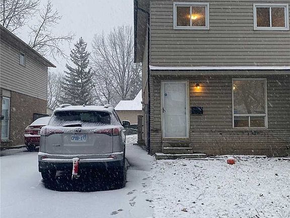 4th image of 3185 Erindale Cres