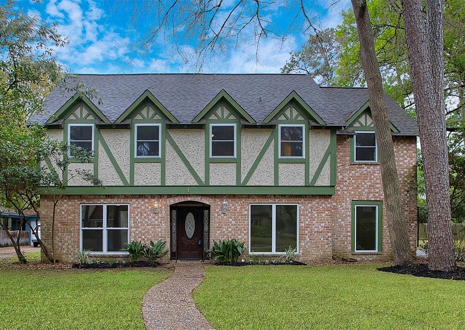 Welcome home! Updated and move in ready. Freshly painted, new windows, updated kitchen & baths. Convenient location.