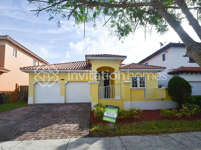 1821 SW 152nd Ct — Photo 1