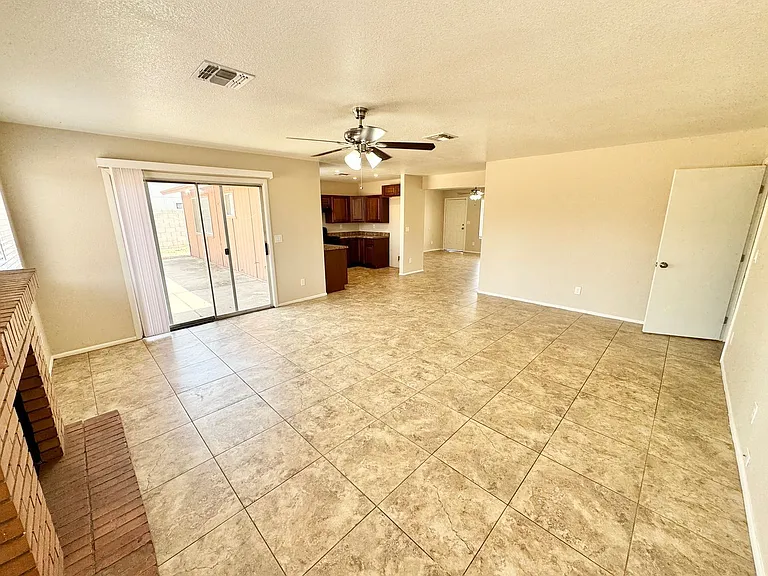8544 W Lawrence Ln — Photo 9