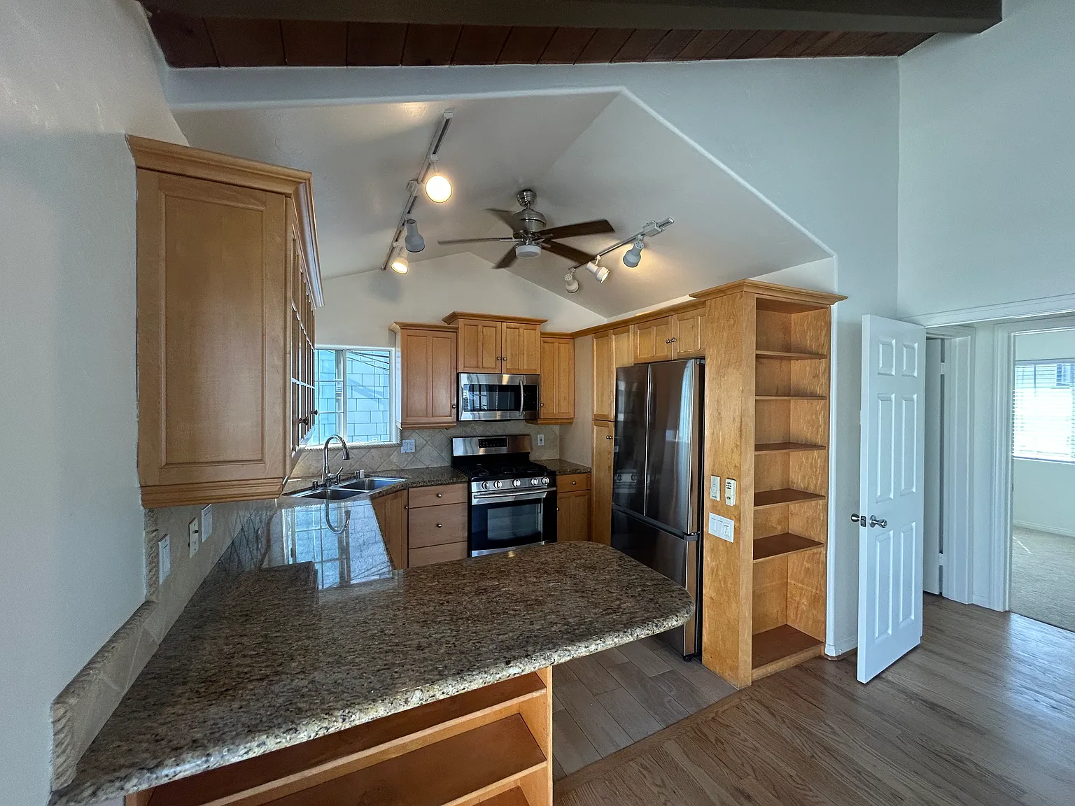 Diamond Ave, Newport Beach — Photo 3