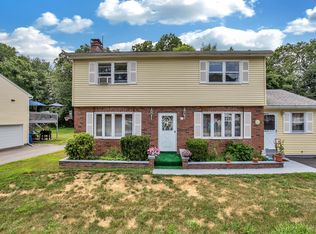11 Prospect St, Old Lyme, CT 06371