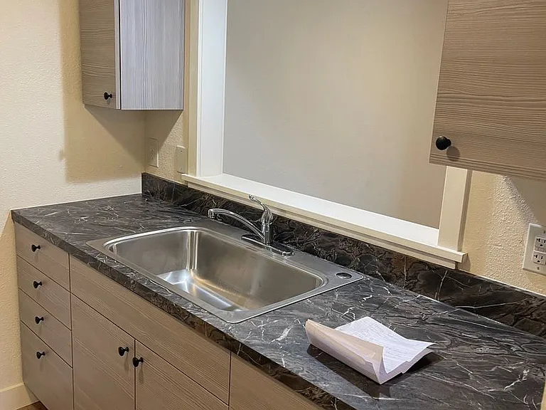 1016 Prospect Ave NE — Photo 5