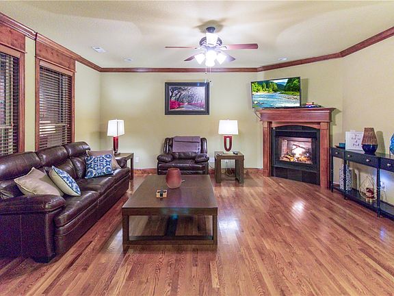 3rd image of 5608 Murfield Dr