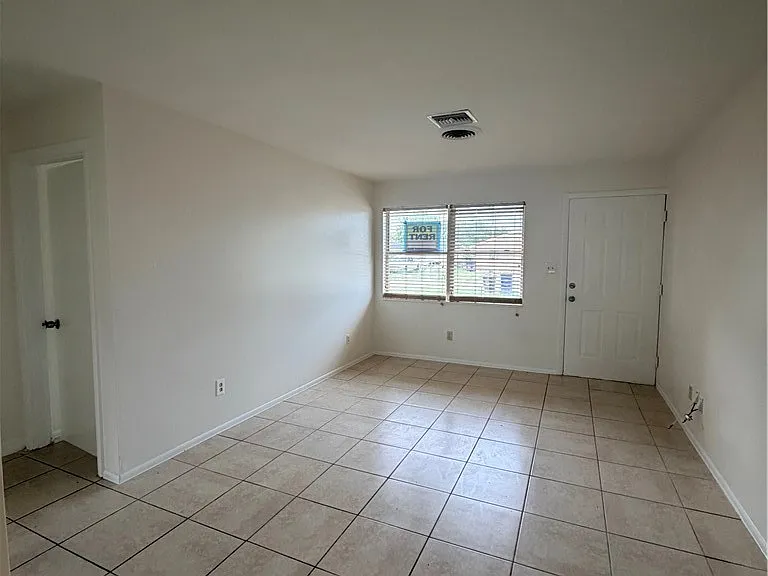 1742 Maple Dr — Photo 3