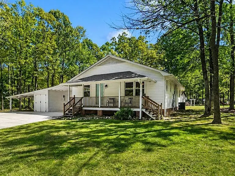5801 Lindenwood Dr — Photo 16
