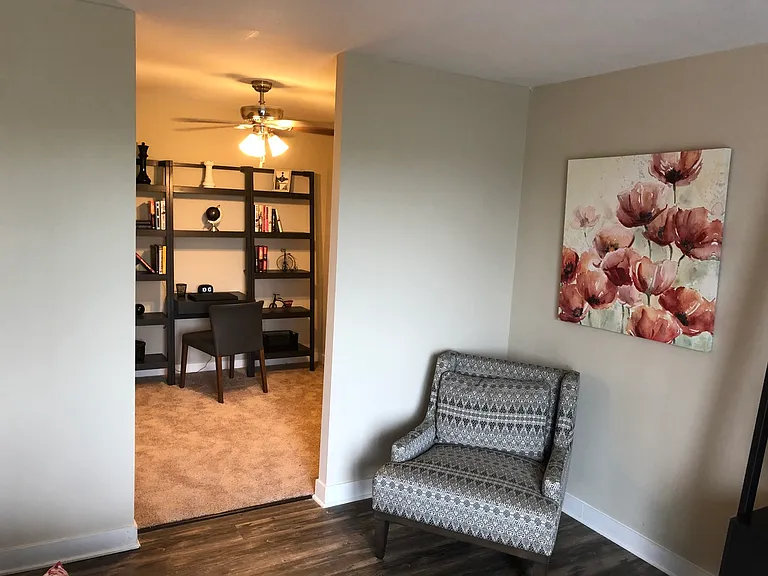 Enclave at Hoffman Estates — Photo 9