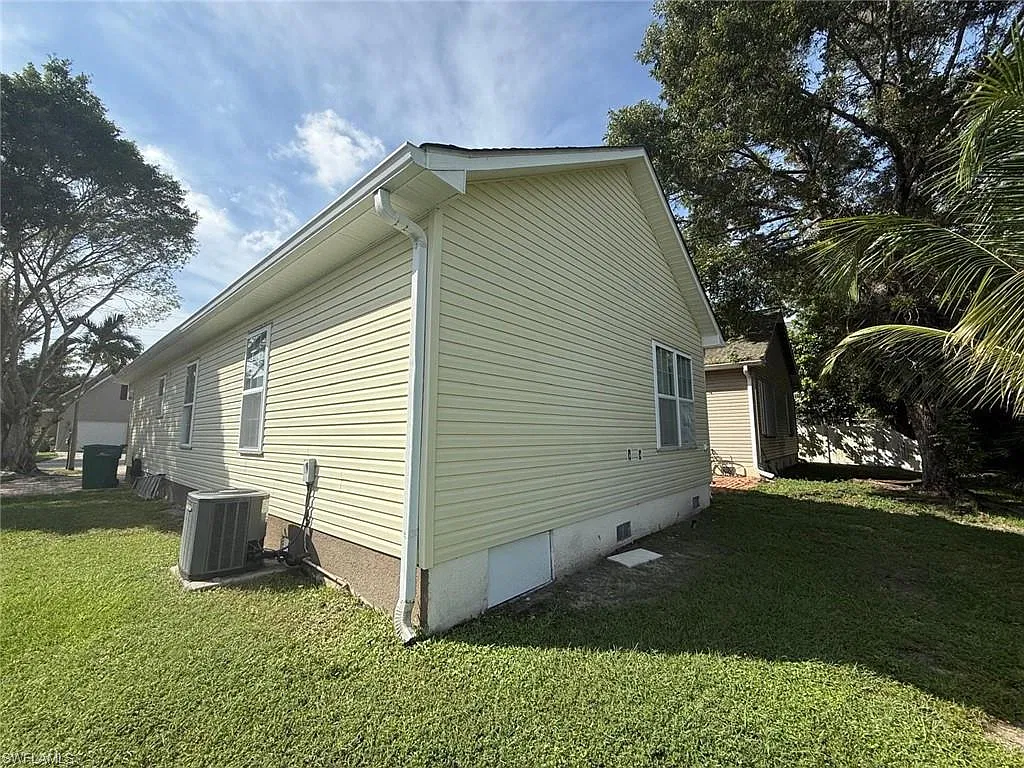 3 bed, 3.0 bath, 1118 sqft, $2,200 — Photo 3