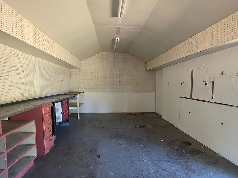 300 Federal Ln — Photo 16