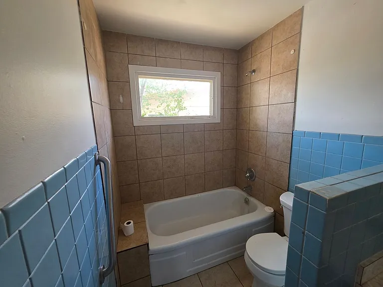 2422 Redwood St — Photo 8