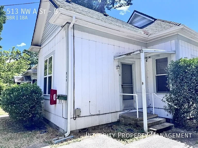 513 NW A St #B — Photo 1