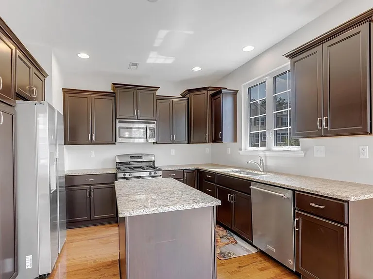 436 Williamson Ct — Photo 8