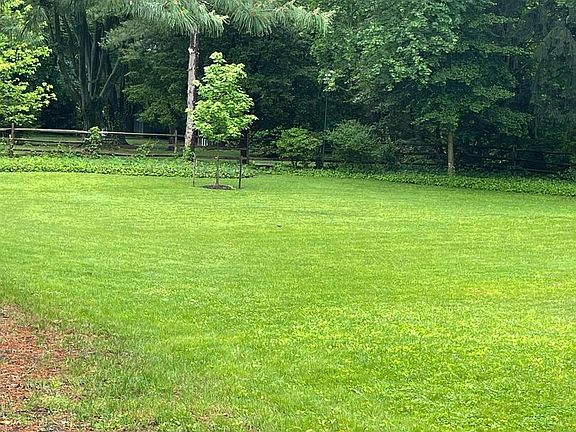 2nd image of 408 N Stanwick Rd