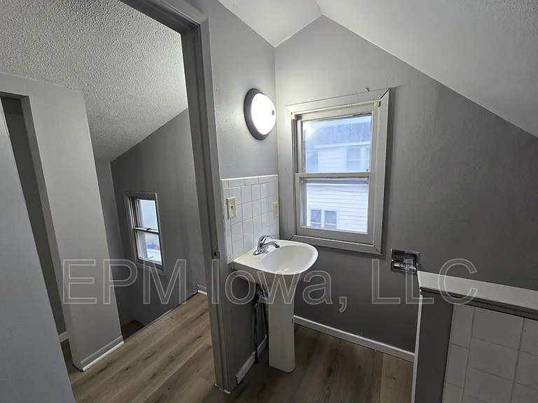 301 Rath St — Photo 16