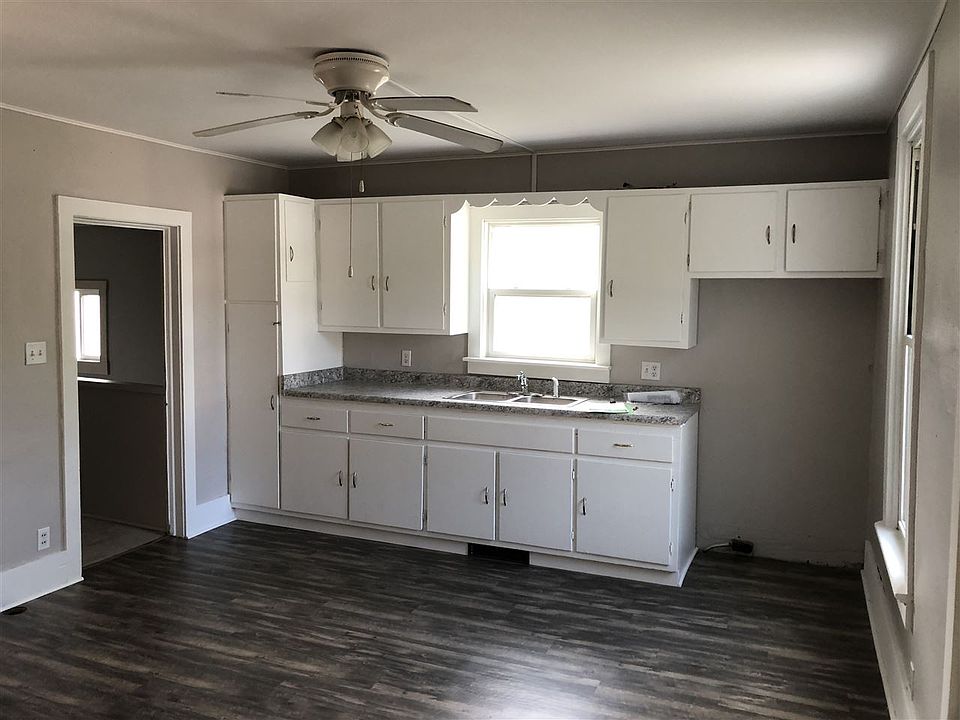 2nd image of 910 N 7th Ave