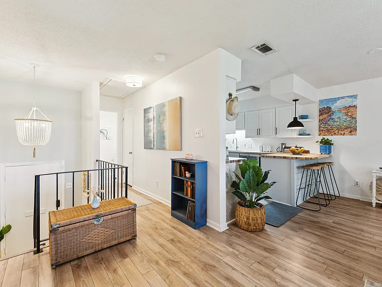 2600 Dogwood Ave #5 — Photo 5