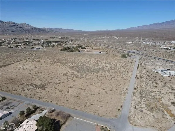 401 NE Nimo Ct, Pahrump, NV 89060