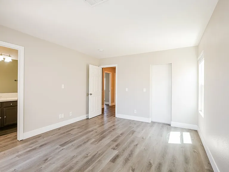 9205 Millikan Ave — Photo 11