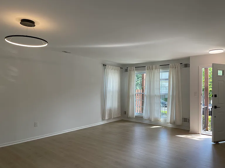 386 Village Ct #386 — Photo 3