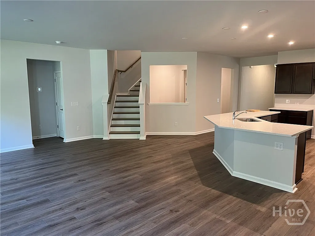 4 bed, 2.5 bath, 2757 sqft, $2,900 — Photo 2