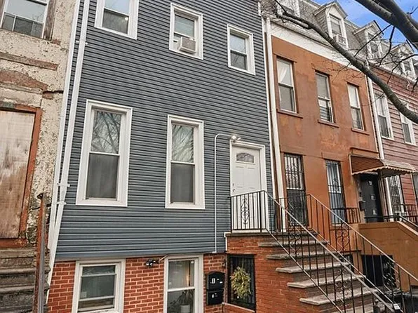 126 Hall St, Brooklyn, NY 11205