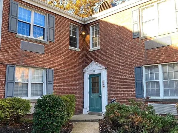 10 Auburn Ct APT B, Alexandria, VA 22305