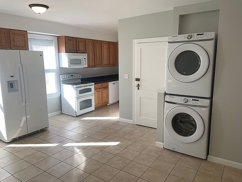 1st image of 40 County St #1