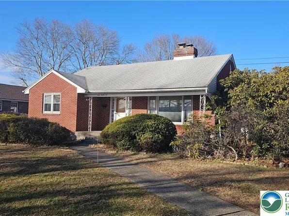 325 E Walnut St, Hellertown, PA 18055
