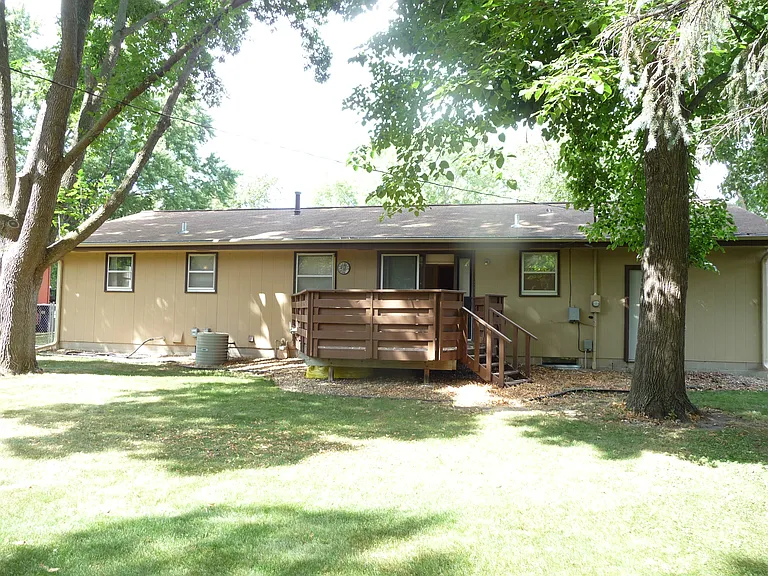 1047 Tyler St S — Photo 14