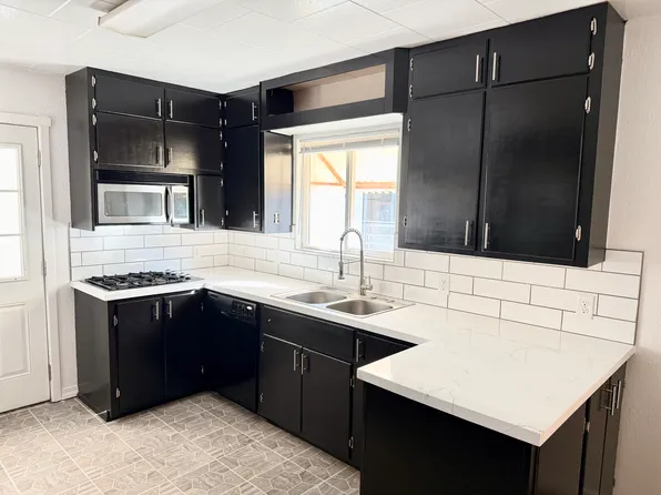305 E 1st Pl #B, Kennewick, WA 99336