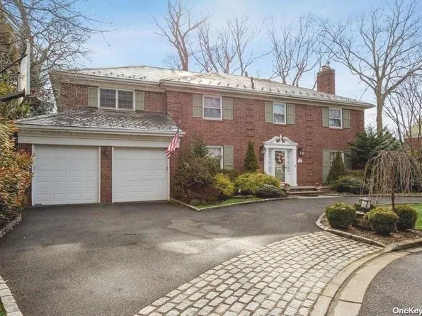 15 Kenwood Court, Rockville Centre, NY 11570