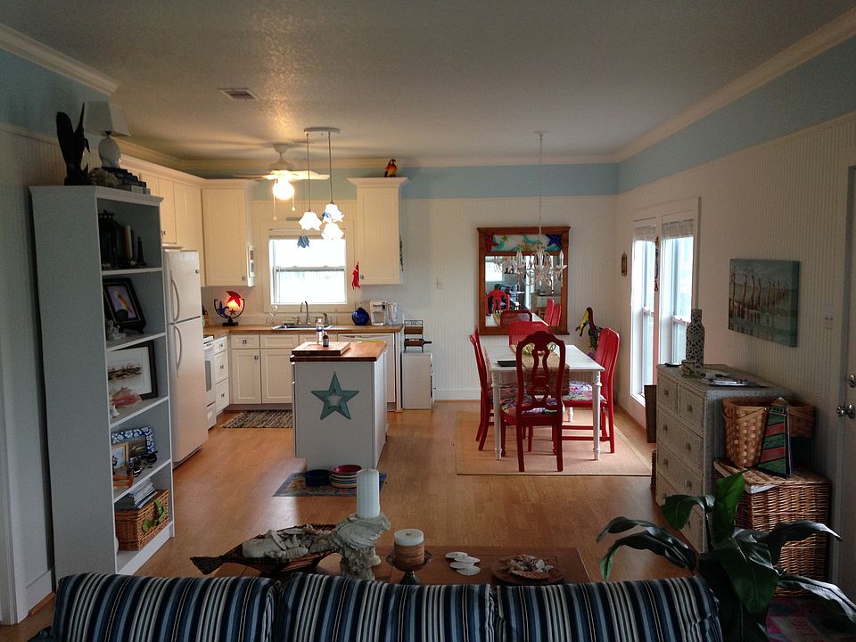 2nd image of 871 Holiday Dr