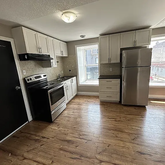 470 King St W #1 — Photo 1
