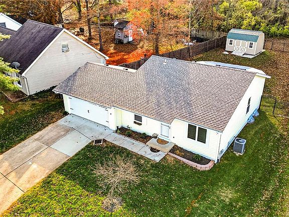 3rd image of 28 Fawn Meadows Dr