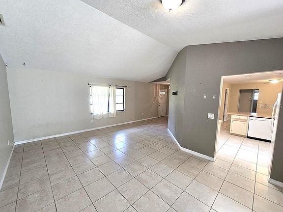 3rd image of 279 Kindred Blvd